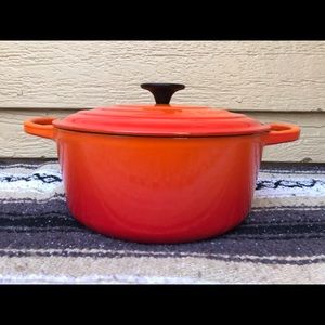 Le Creuset Cast-Iron Round Dutch Oven 4.5qt Flame